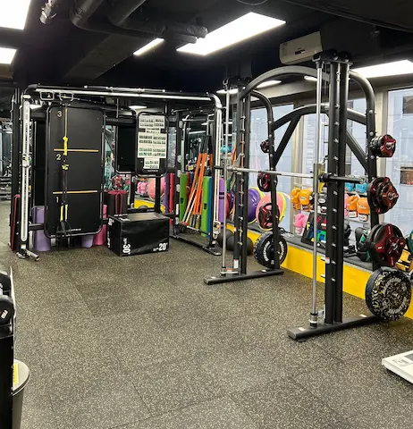 BFit Gym 中環健身室 租場服務 地點及交通便利 (1分鐘到達半山扶手電梯） 健身場地 健身室出租 租場 鏡房 瑜伽場地 時租活動室 瑜伽場地租用 中環租場