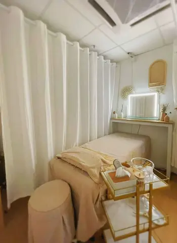 荔枝角工作室超近地鐵站極方便