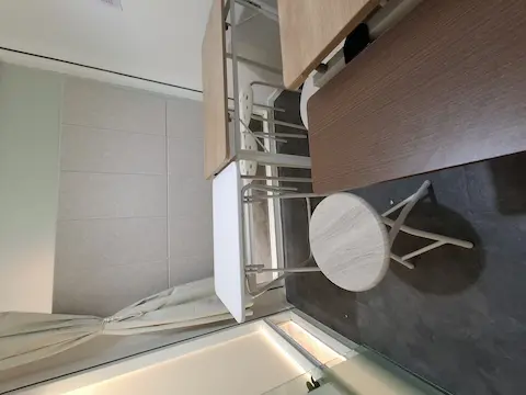 銅鑼灣近地鐵課室出租 $4900／月  或 時租$120／hr